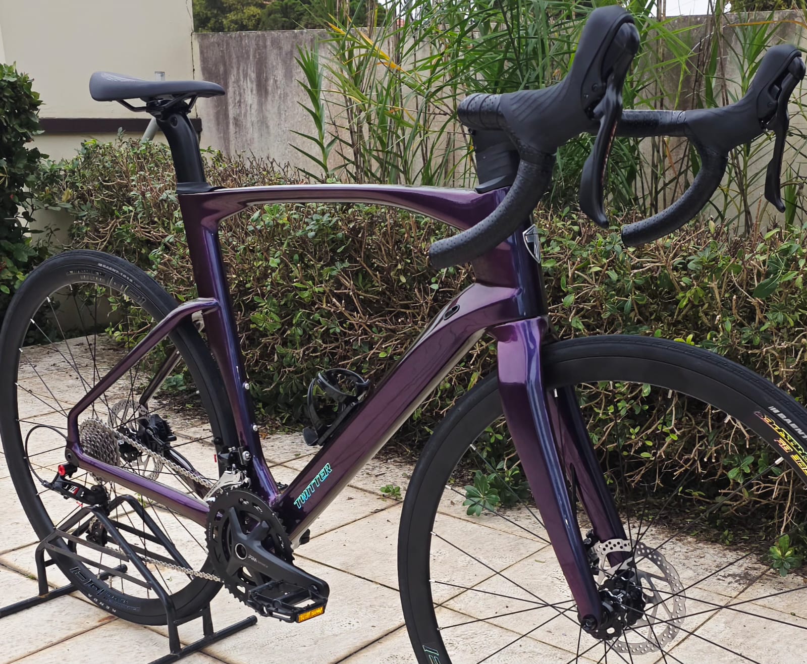 CYCLONE PRO 22V CARBONO FREIOS HIDRÁULICOS HOLOGRÁFICA